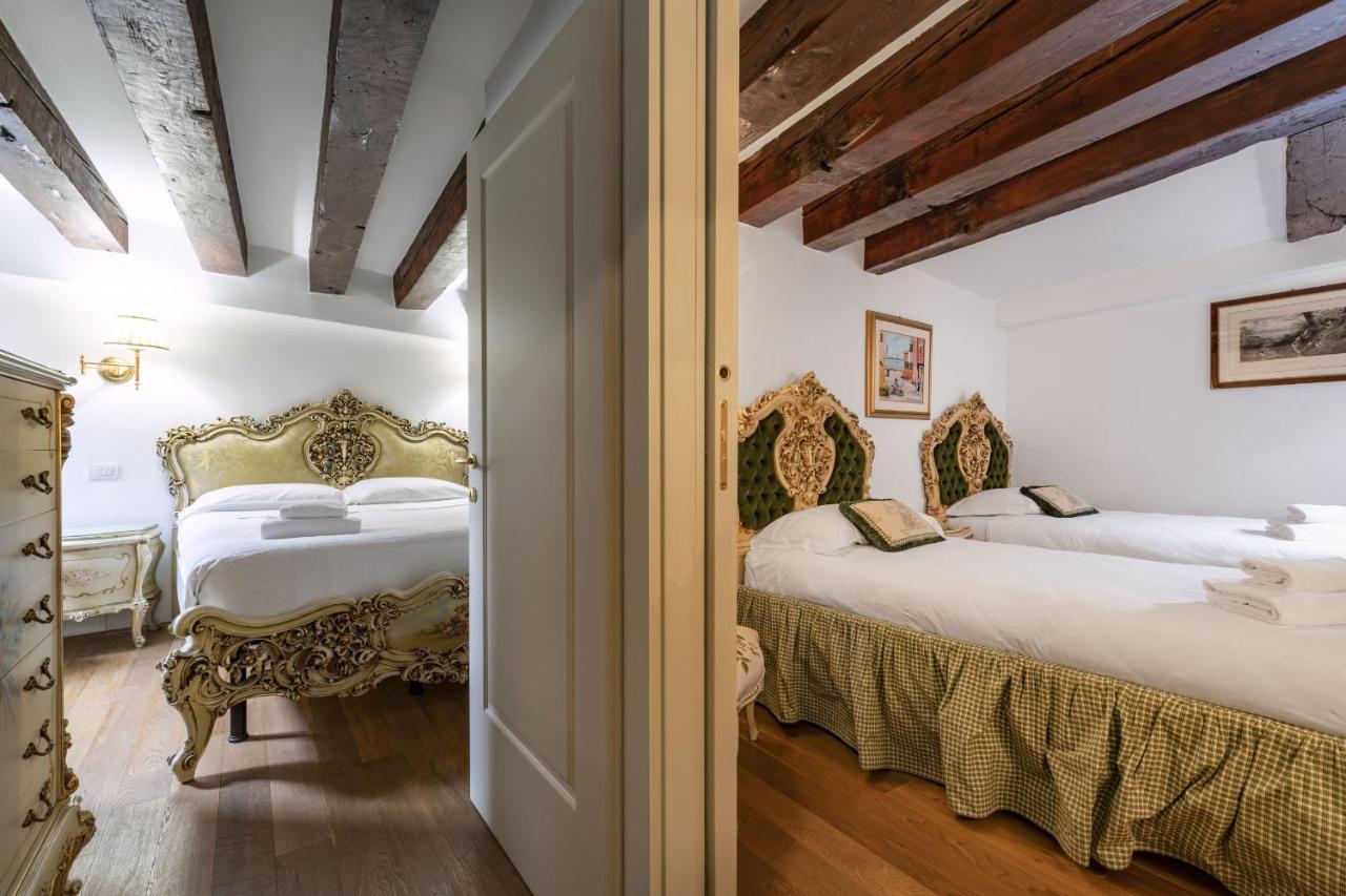 Gondola Luxury - Campo Santi Filippo E Giacomo By Wonderful Italy Венеція Екстер'єр фото