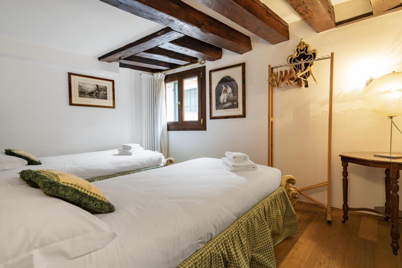 Gondola Luxury - Campo Santi Filippo E Giacomo By Wonderful Italy Венеція Екстер'єр фото