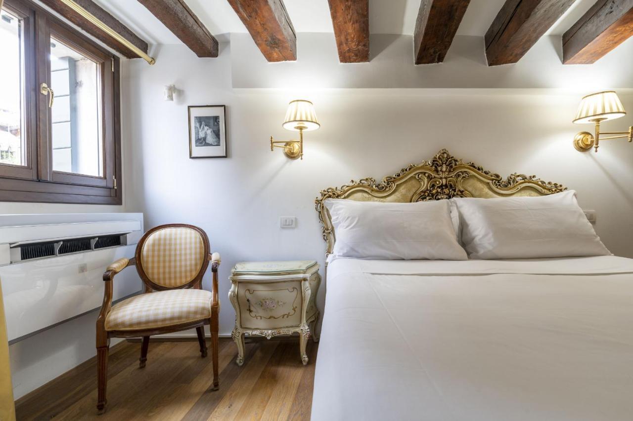 Gondola Luxury - Campo Santi Filippo E Giacomo By Wonderful Italy Венеція Екстер'єр фото